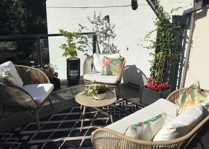 Honeysuckle Apartment *